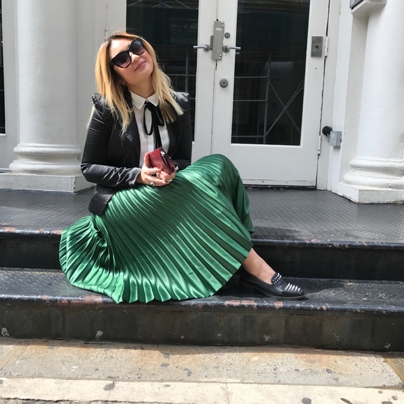 GORGEOUS GREEN FAN SKIRT SATIN MIDI PLEATED - Picture 3 of 10